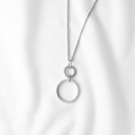 zilveren halsketting met hanger belegd met transparante zirkonia&#039;s